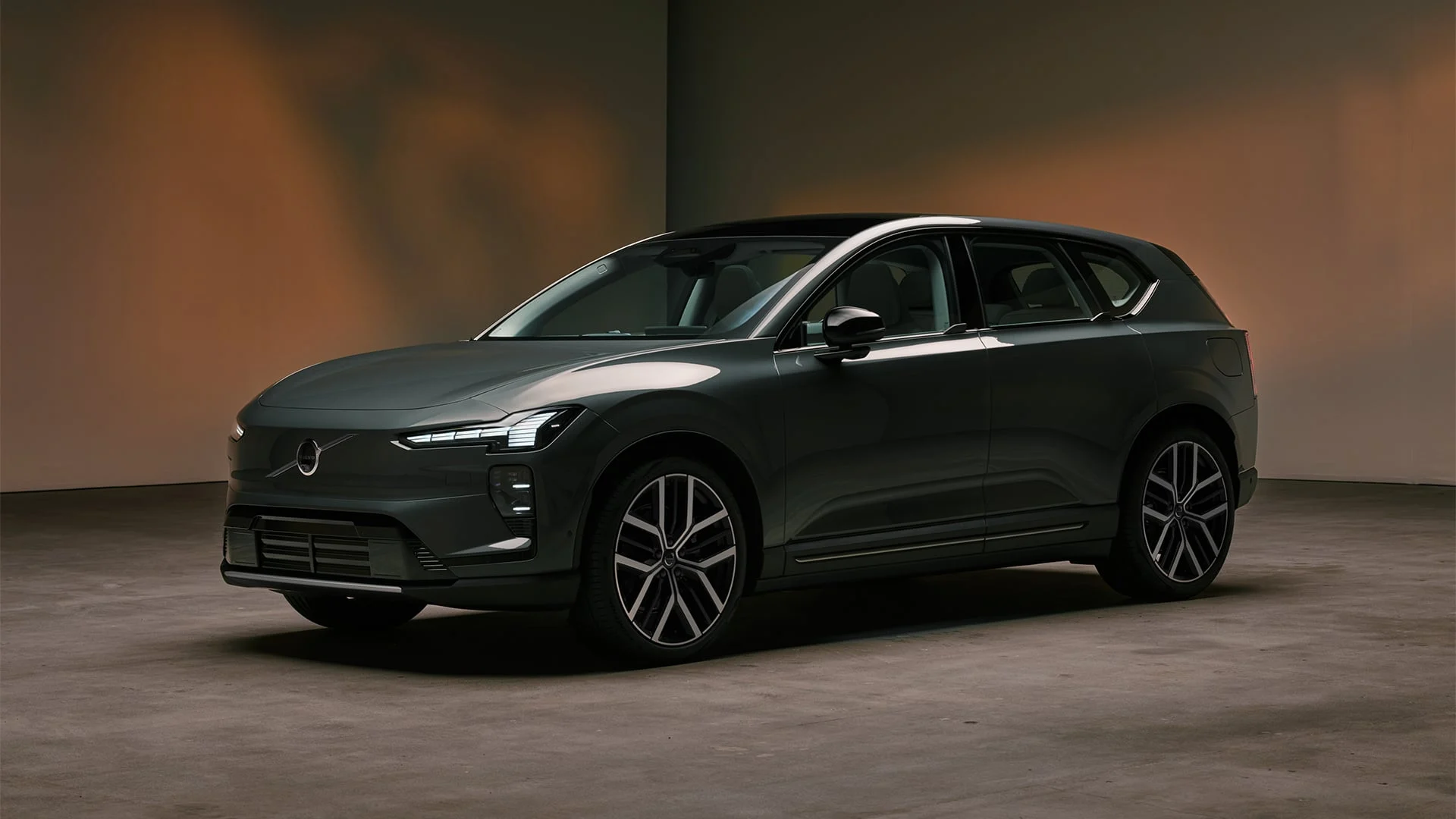 Volvo EX60 - Vinnaren i årets hetaste elbilsbatalj?