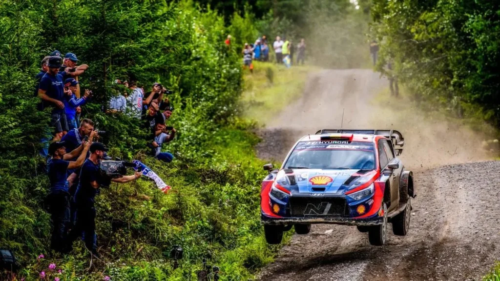 WRC Finland: Dramatisk Dag Följs av Högtid i Jyväskylä