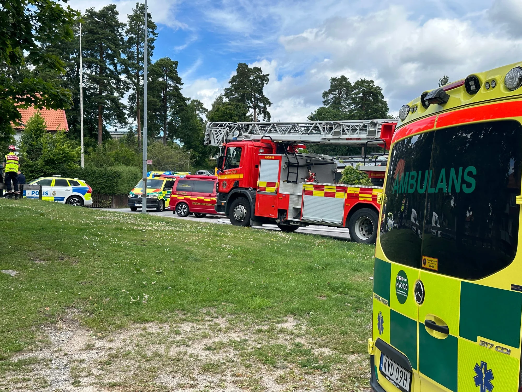 Dramatik i Södertälje: Villabrand, mässlingsutbrott och miljonbedrägerier skakar staden